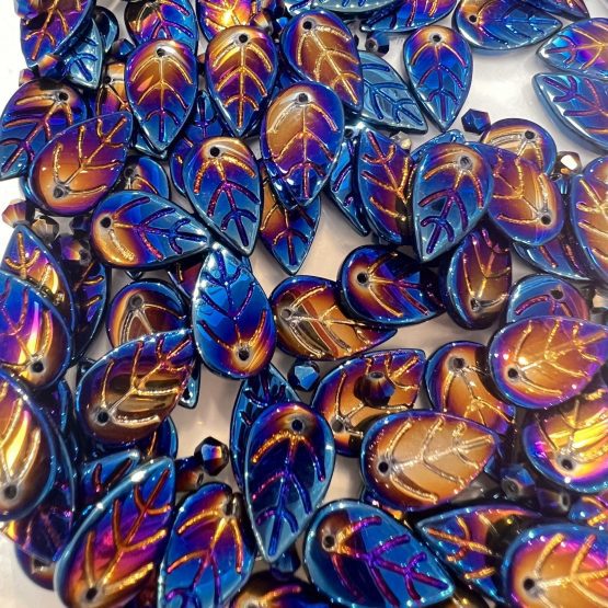 10 x Lamp work Crystal leaf charms Mixed - Image 3