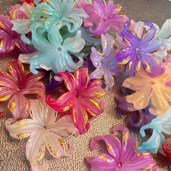 (BP116) 4 x large flower petal Beads