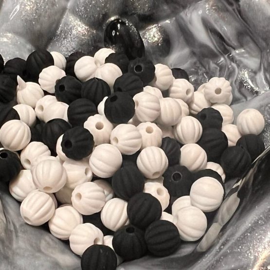 (BP198) 20 x 8mm Black white pumpkin beads