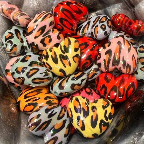 (BP202) 5 x 22mm animal print heart beads