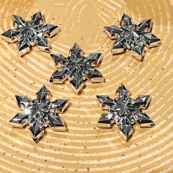 (BP) 5 x metallic snowflake beads