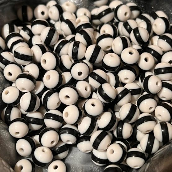 (BP321) 20 x 8mm black white Beads