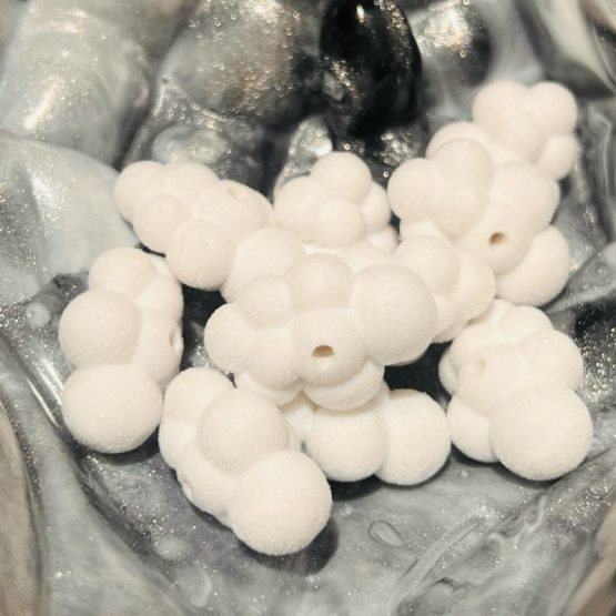 (BP372) 5 x white cloud beads