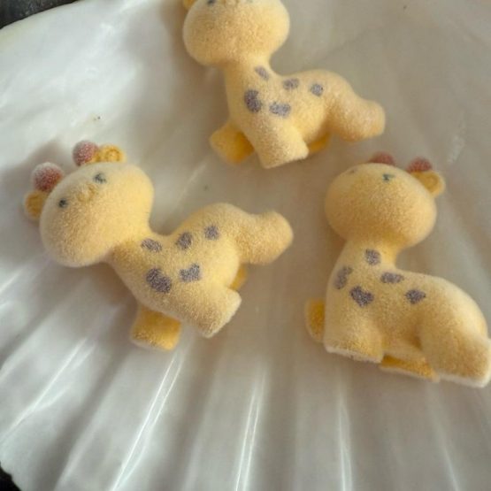 (BP392) 1 x 30mm Giraffe focal bead