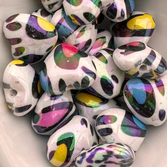 (BP98) 5 x Neon heart Beads