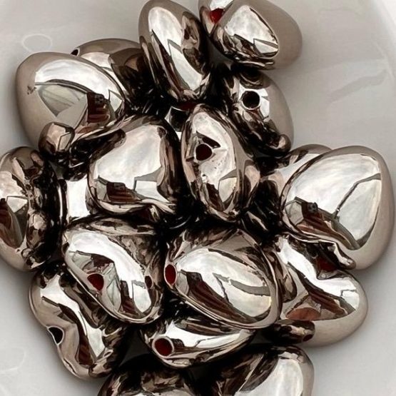 (BP99) 5 x Pewter heart Beads