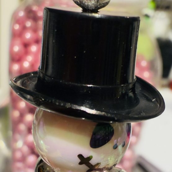 (Focal) 4 x Snowman Hat Beads