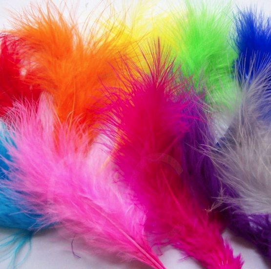 (FINDINGS) 15 x Marabou fluffy Feathers Select colour