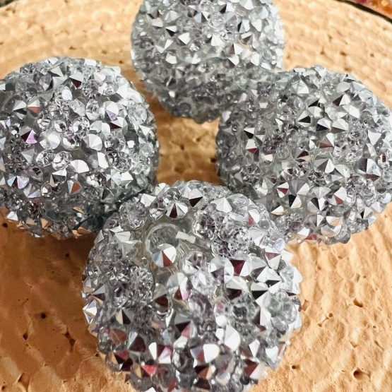 (BP22 21) 1 x 20mm Silver Sparkle bead