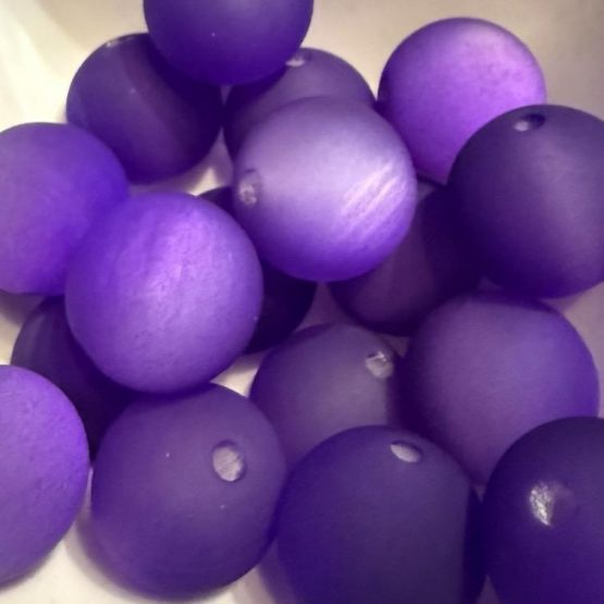 (BP) 2 x 20mm Purple cats eye